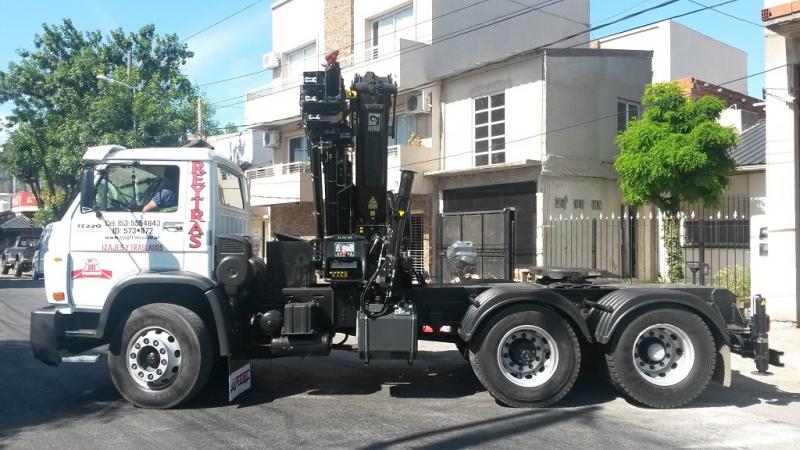 ALQUILER DE CAMIÓN CON HIDROGRÚA 32 TONELAMETROS CON SEMIRREMOLQUE (EQ22)